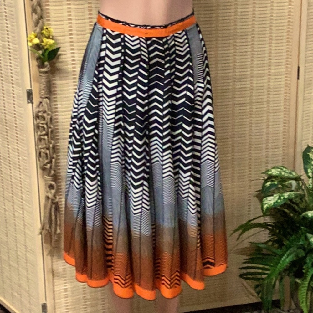 FOCUS 2000, Size 14 Skirt.